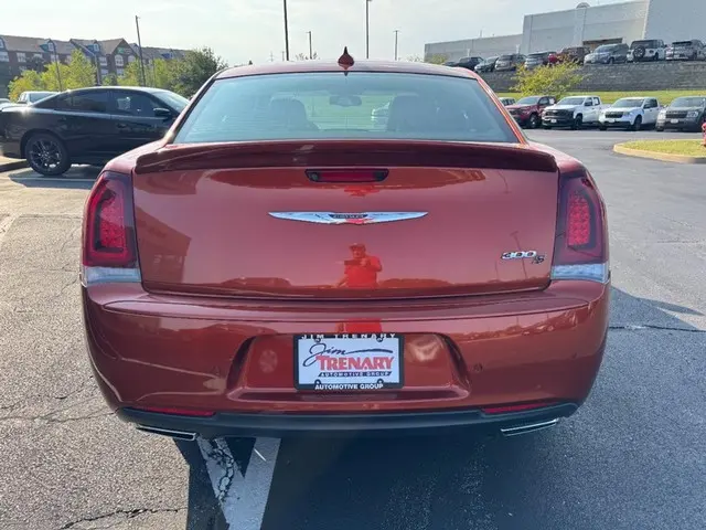 2020 Chrysler 300 S photo 4