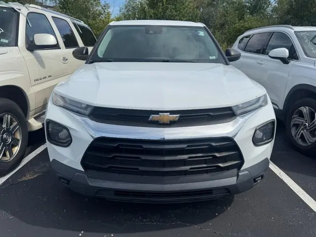 2021 Chevrolet Trailblazer LS photo 3