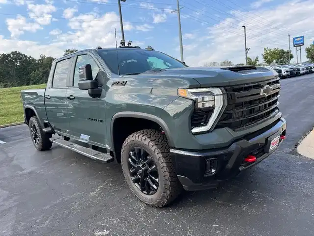 2026 Chevrolet Silverado HD LT 4WD Crew Cab Standard Box's photo
