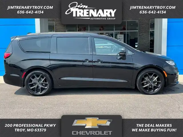 2025 Chrysler Pacifica Limited's photo
