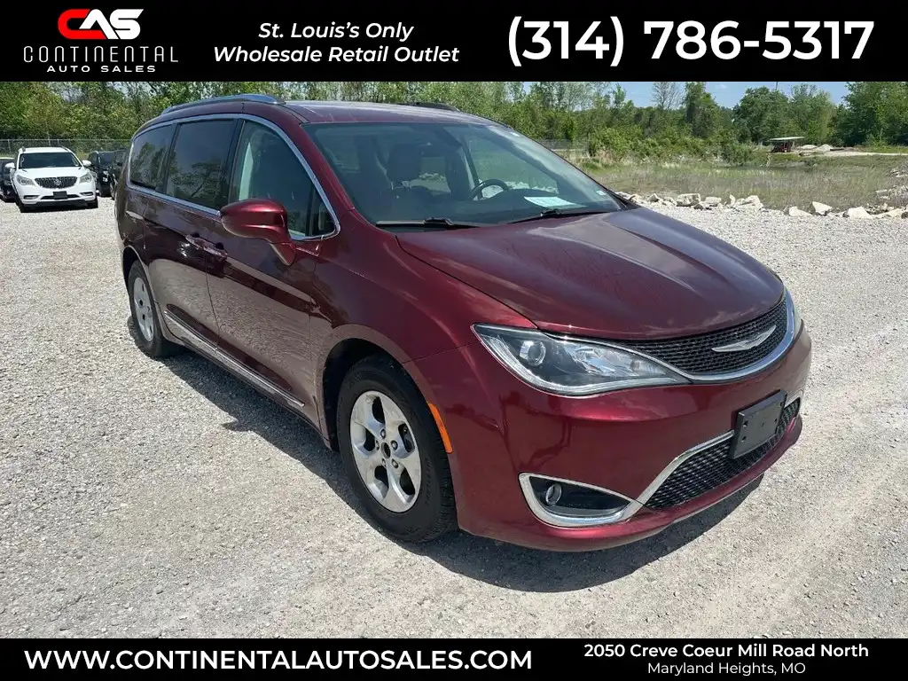 2017 Chrysler Pacifica Touring-L Plus's photo