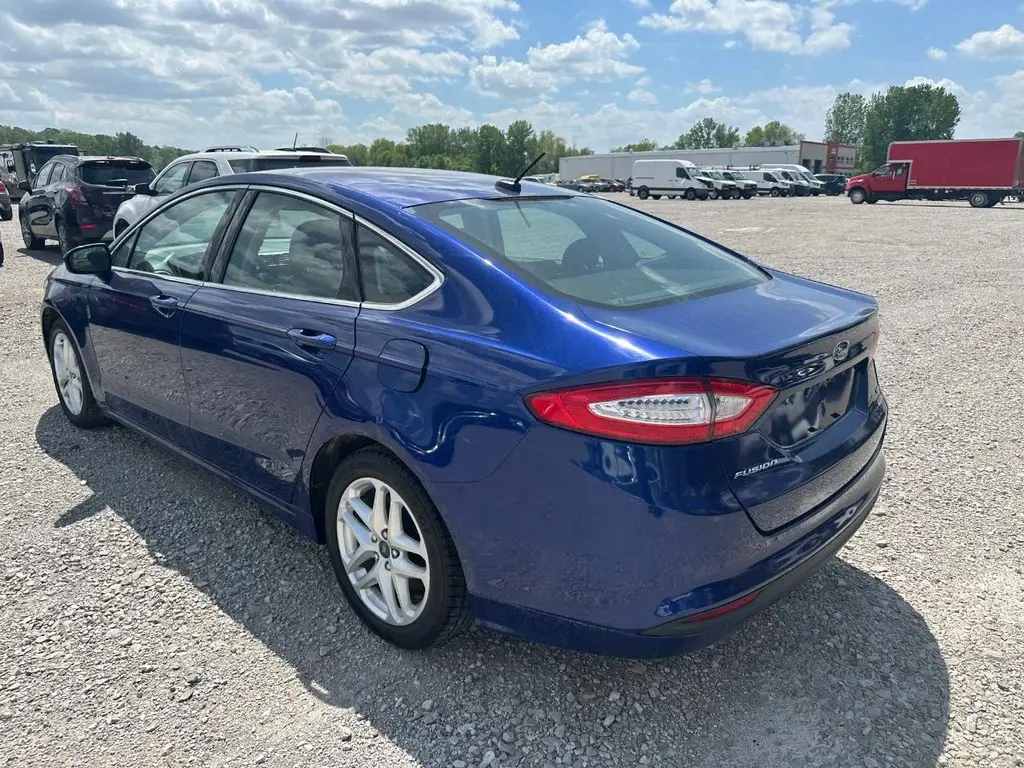 2014 Ford Fusion SE FWD I4 photo 3