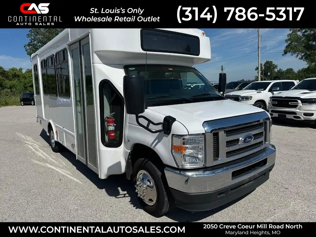 2025 Ford E-Series DRW E-450 Super Duty 158 in WB's photo