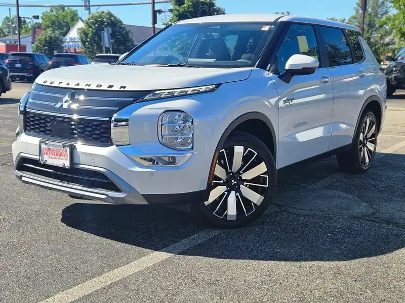 2026 Mitsubishi Outlander Plug-in Hybrid SE S-AWC's photo