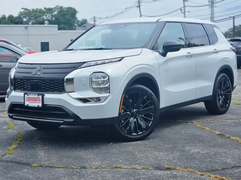 2026 Mitsubishi Outlander LE S-AWC's photo