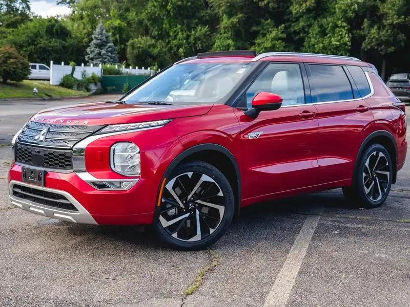 2024 Mitsubishi Outlander Plug-in Hybrid SEL S-AWC's photo
