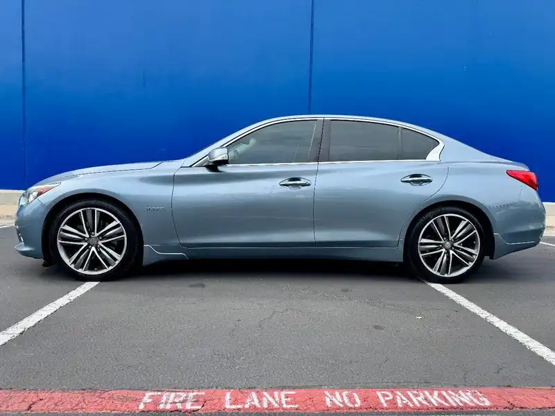 2017 INFINITI Q50 Hybrid Premium AWD's photo