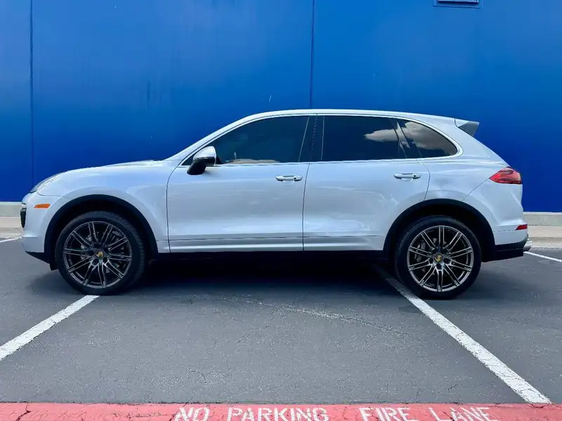 2016 Porsche Cayenne S's photo