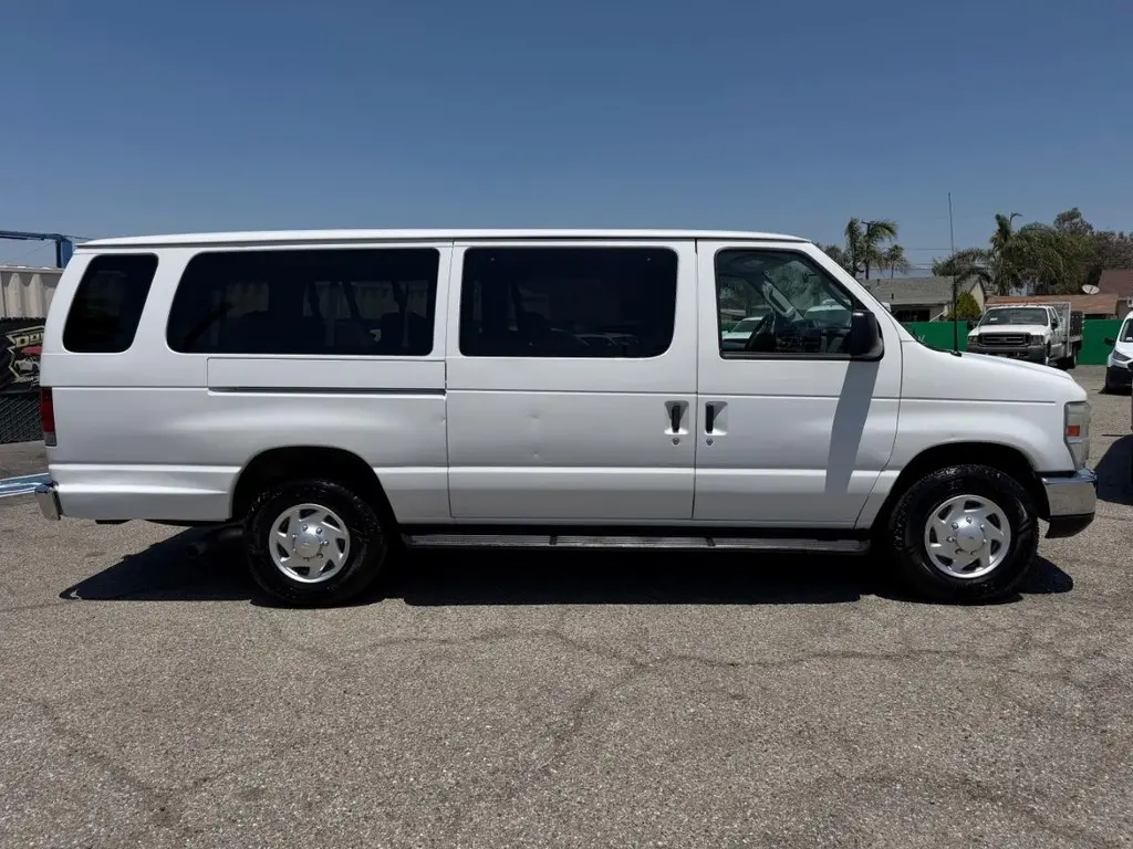 2011 Ford E-Series E-350 XLT Super Duty Extended photo 5