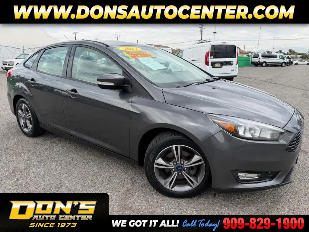 2017 Ford Focus Sedan SE's photo
