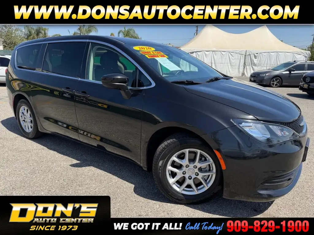 2020 Chrysler Voyager LX's photo