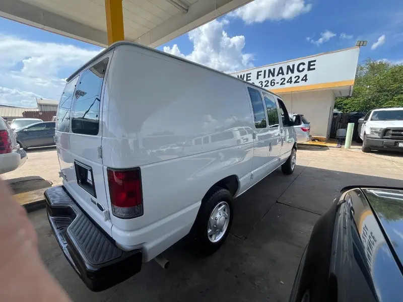 2012 Ford E-Series E-150 Van photo 4