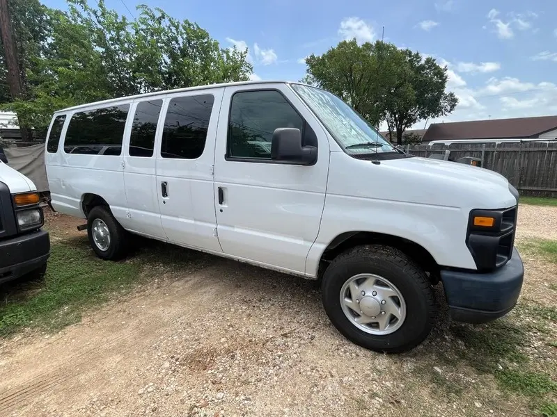 2013 Ford E-Series XL E-350 Super Duty Extended photo 3