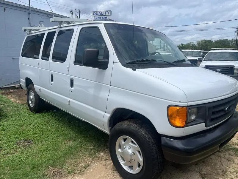 2007 Ford E-Series E-350 Super Duty photo 3