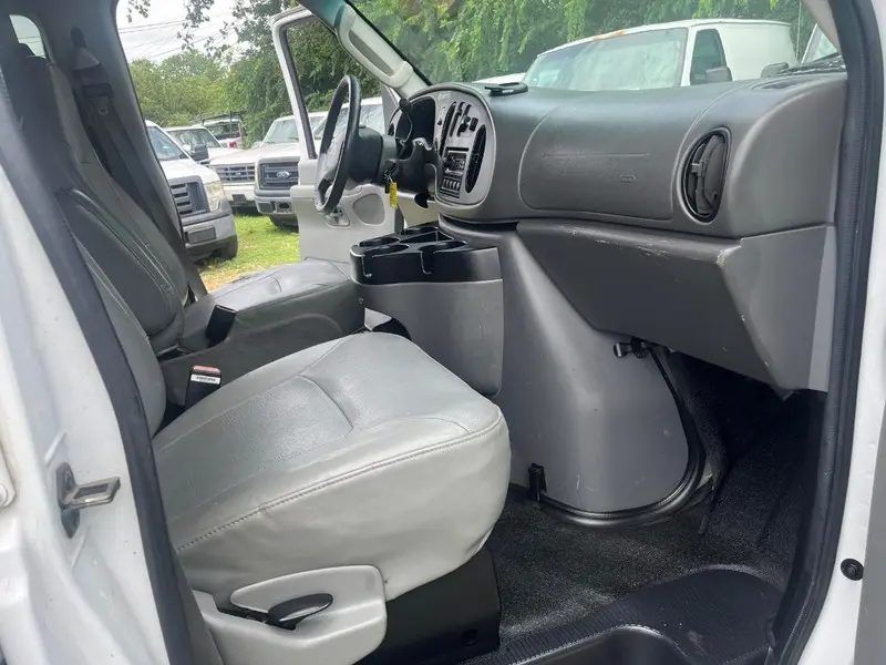2007 Ford E-Series E-350 Super Duty photo 4