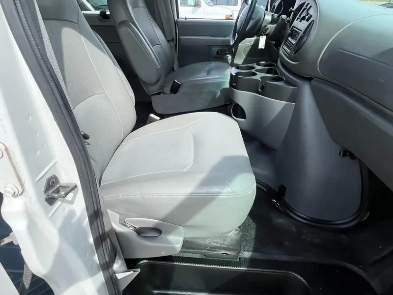 2008 Ford E-Series XLT E-350 Super Duty Extended photo 5