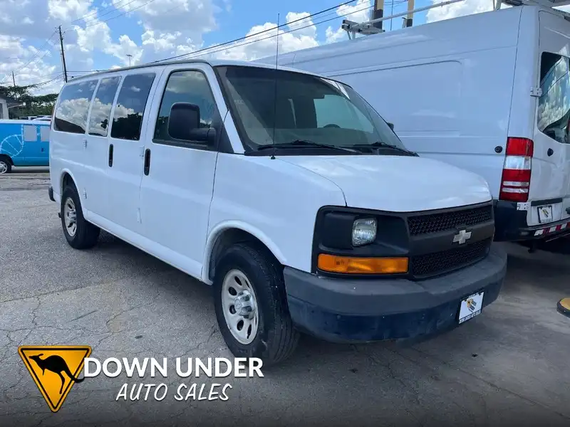 2010 Chevrolet Express 1500 Work Van's photo