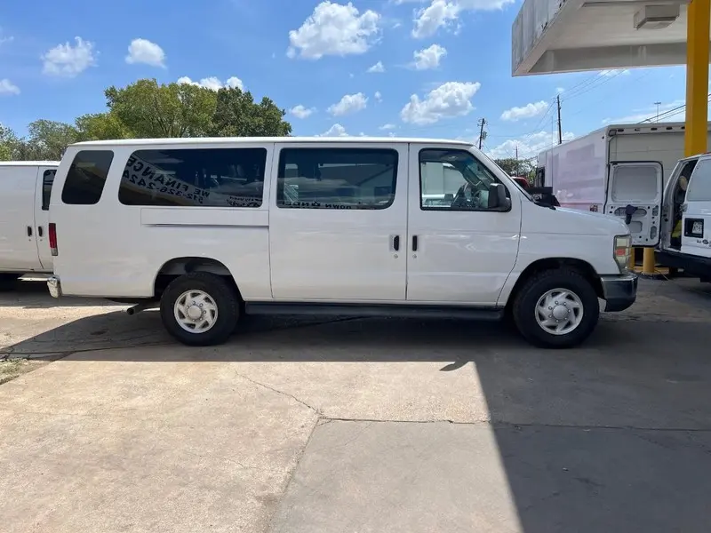 2008 Ford E-Series XLT E-350 Super Duty Extended photo 3