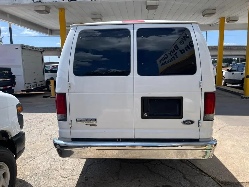 2008 Ford E-Series XLT E-350 Super Duty Extended photo 4