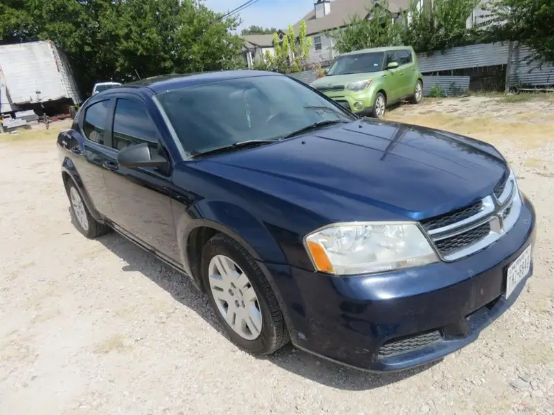 2014 Dodge Avenger SE's photo