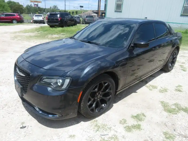 2019 Chrysler 300 Touring's photo