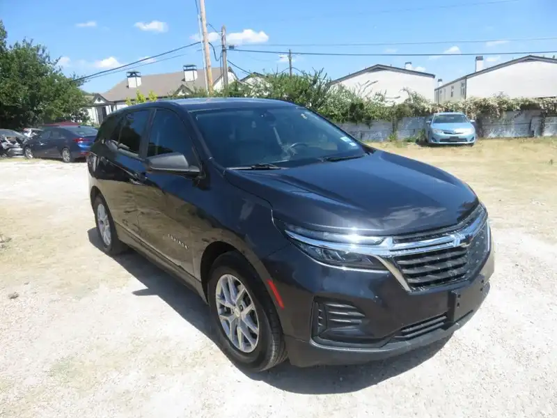 2022 Chevrolet Equinox LS's photo