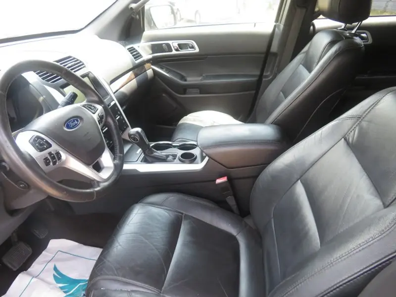 2015 Ford Explorer Limited photo 5