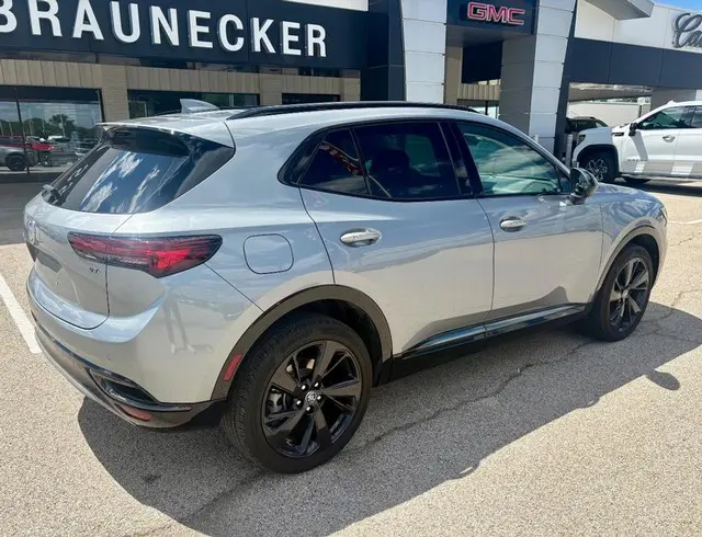 2023 Buick Envision Essence AWD photo 3
