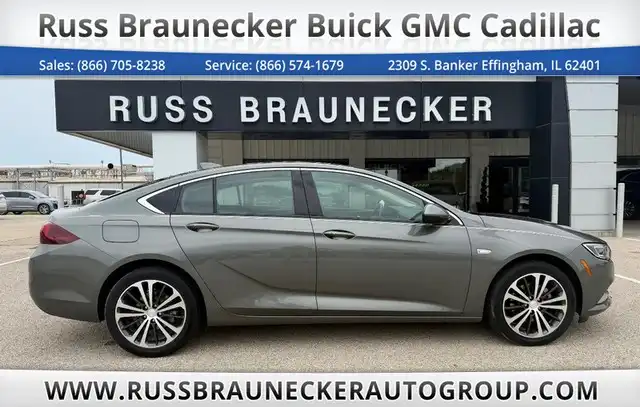 2019 Buick Regal Essence FWD's photo