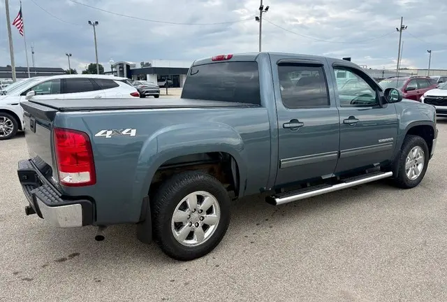 2012 GMC Sierra SLT 4WD Crew Cab SWB photo 3
