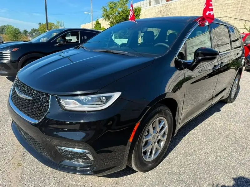 2026 Chrysler Pacifica Select photo 1