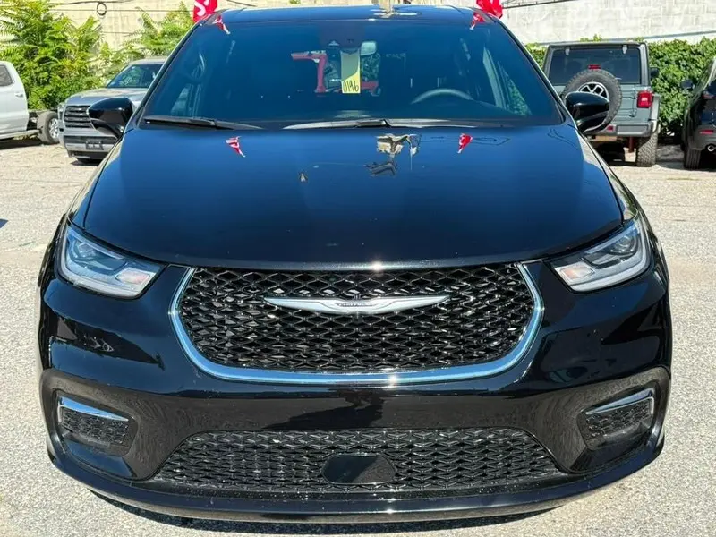 2026 Chrysler Pacifica Select photo 3
