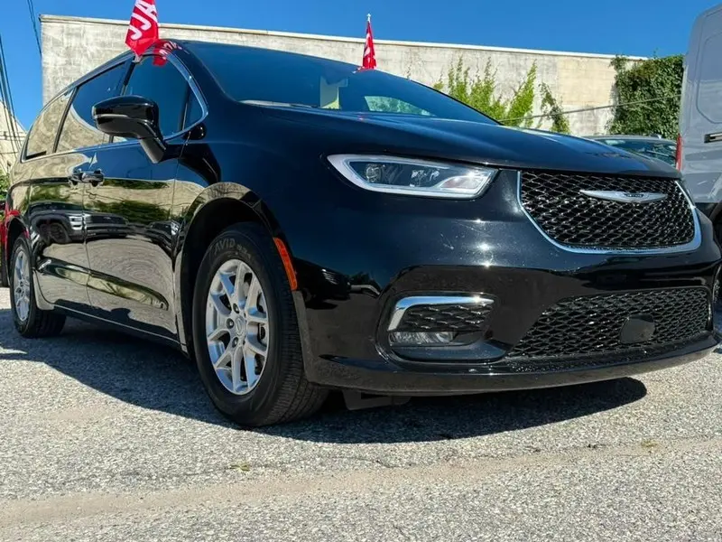 2026 Chrysler Pacifica Select photo 4