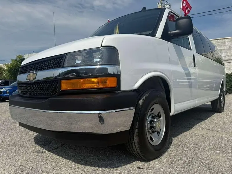 2024 Chevrolet Express LT 3500 Extended photo 3
