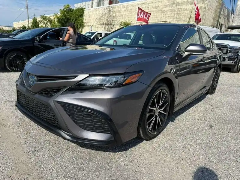 2023 Toyota Camry SE Hybrid's photo