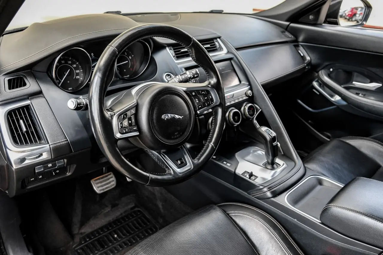 2018 Jaguar E-PACE P300 R-Dynamic S AWD photo 3