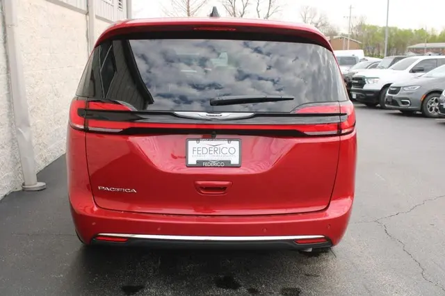 2026 Chrysler Pacifica Select photo 4