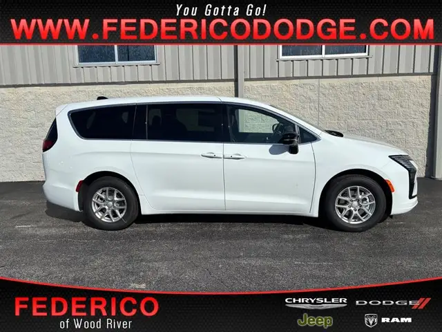 2027 Chrysler Pacifica Select photo 1