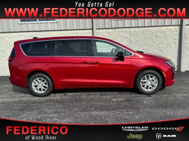 2027 Chrysler Pacifica Select's photo
