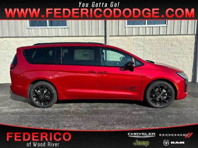 2027 Chrysler Pacifica Select's photo