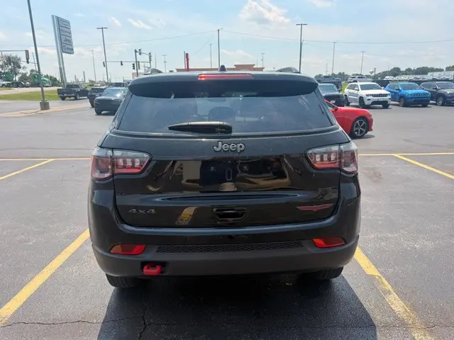 2022 Jeep Compass Trailhawk 4X4 photo 3