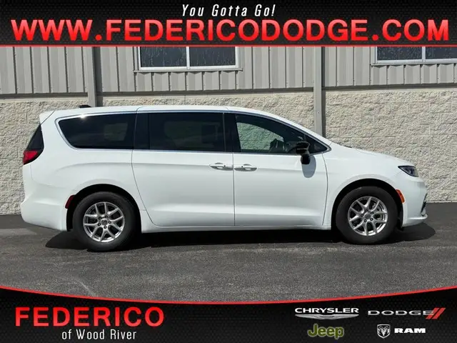 2025 Chrysler Pacifica Select photo 1