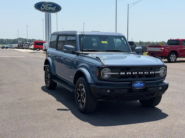 2024 Ford Bronco Outer Banks 4x4 photo 3