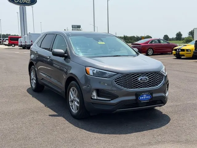 2024 Ford Edge SEL AWD photo 3