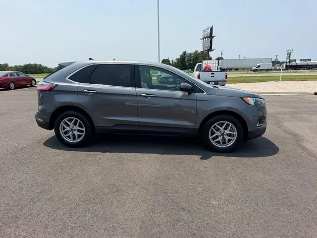2024 Ford Edge SEL AWD photo 4