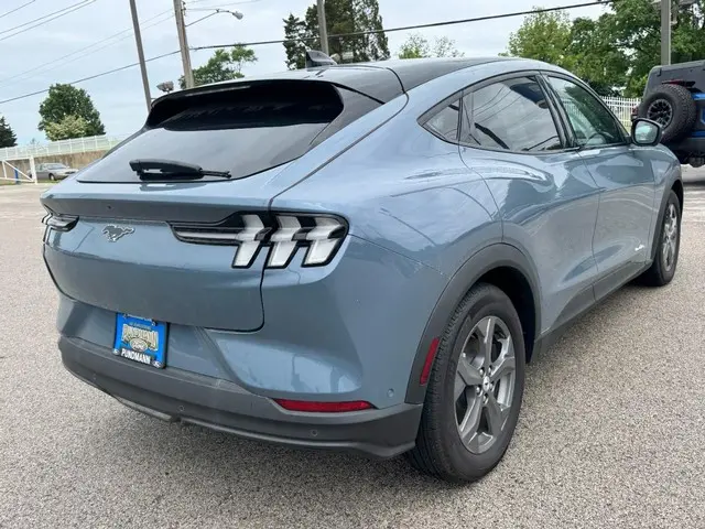 2023 Ford Mustang-Mach-e Select photo 3