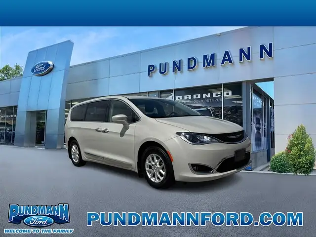 2020 Chrysler Pacifica Touring photo 1