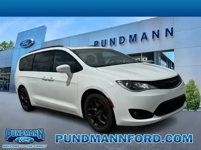 2018 Chrysler Pacifica Touring L Plus's photo