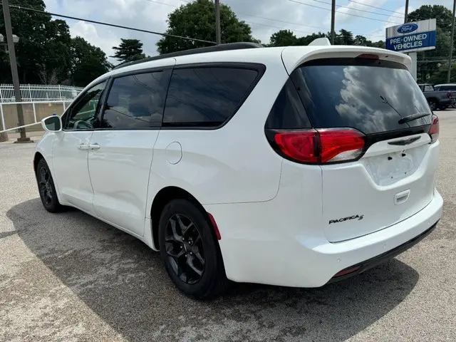 2018 Chrysler Pacifica Touring L Plus photo 5