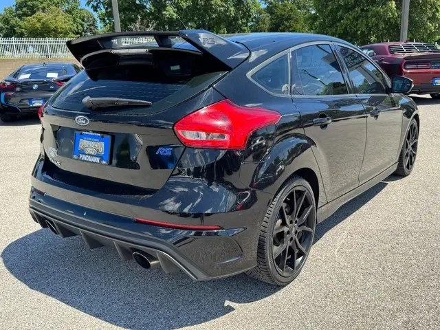 2017 Ford Focus RS Hatchback 5-Door photo 3